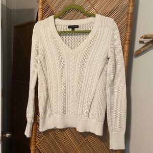 Banana republic White V neck cable knit sweater S